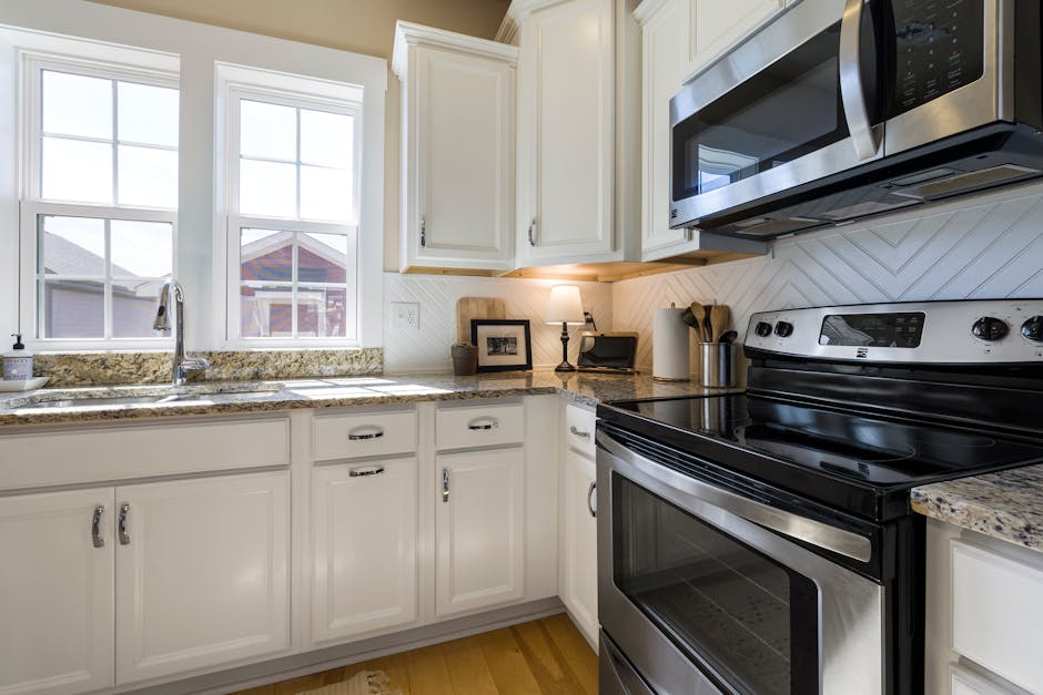 Black range hood trends: How this sleek appliance is transforming modern kitchens