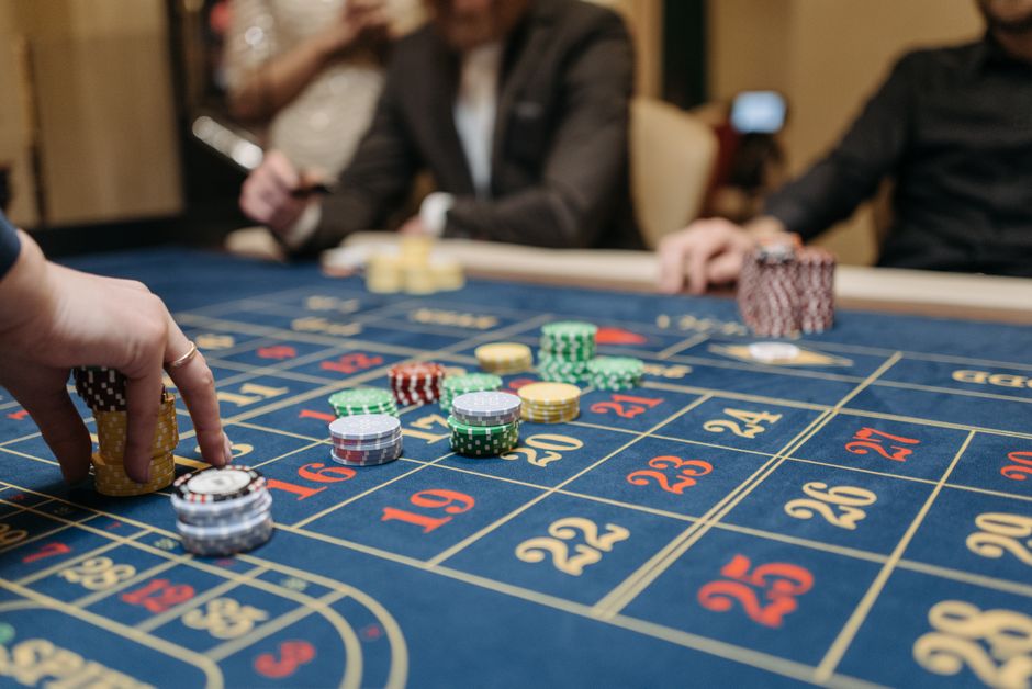 The Psychology and Design of the Slot Machine: A Modern Gaming Icon